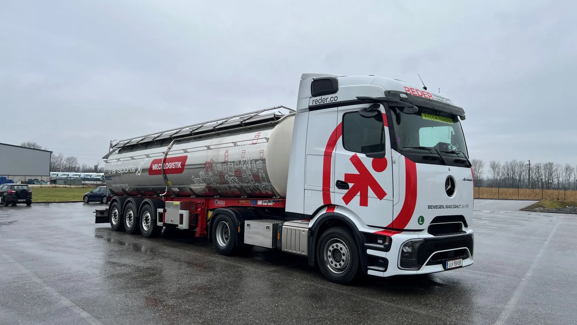 Lebensmitteltankfahrzeug der REDER Transportlogistik KG