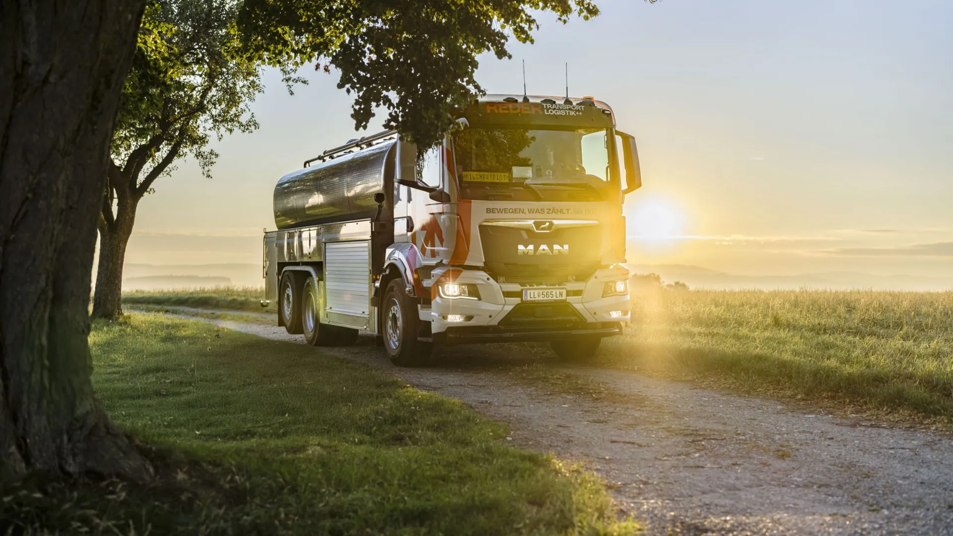 Milchsammelwagen der REDER Transportlogistik KG